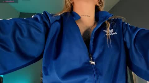 Sophie  Palmer online show from 30, 10, 2025