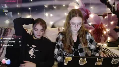 Sophie and my bestie Mandy    online show from 22, 2, 2025