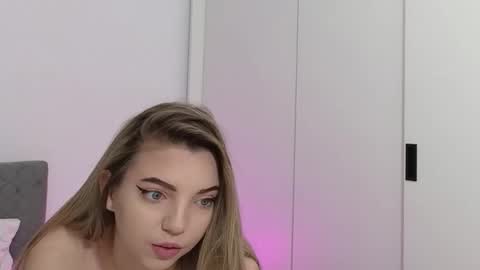 Snapshot of sophiewild1_ chatting on 4, 2, 2026 SophieWild online show from 4, 2, 2026