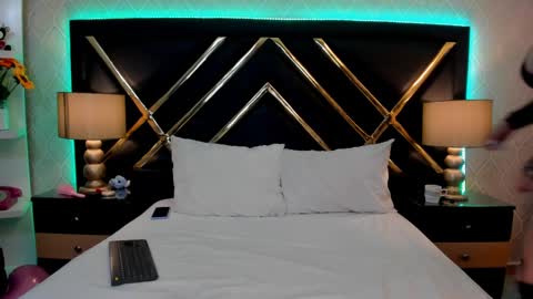 SophieWinslow online show from 8, 3, 2025