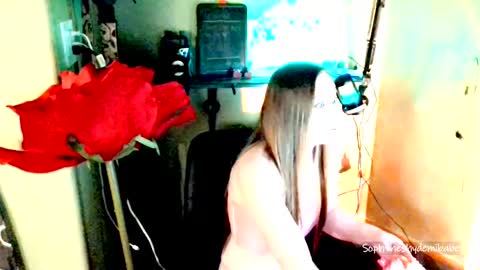 Snapshot of sophtheshydemibabe chatting on 28, 4, 2026 Soph online show from 28, 4, 2026