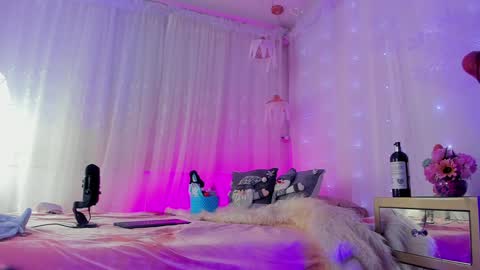      25  online show from 6, 1, 2025