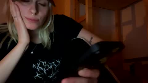 Snapshot of spacegirl42o chatting on 3, 1, 2025 Spacegirl online show from 3, 1, 2025