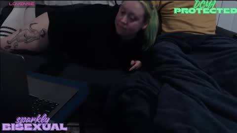 Snapshot of sparklybisexual chatting on 14, 12, 2025 sparklybisexual online show from 14, 12, 2025