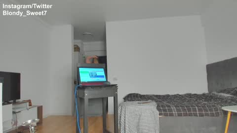 Snapshot of squirt_blondy chatting on 23, 1, 2025 Caila online show from 23, 1, 2025