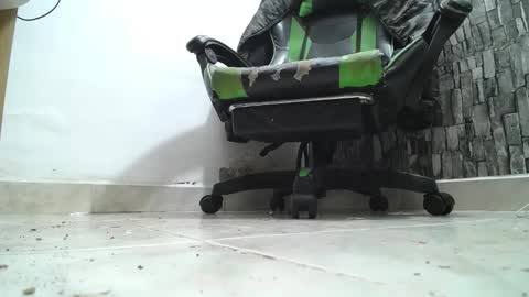 Snapshot of srfindomfeet_ chatting on 17, 4, 2026 sr master cum its my old account online show from 17, 4, 2026