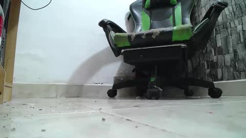 Snapshot of srfindomfeet_ chatting on 18, 4, 2026 sr master cum its my old account online show from 18, 4, 2026