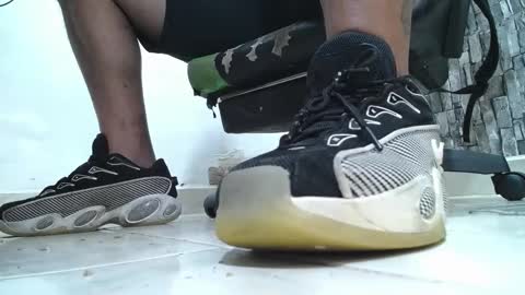 Snapshot of srfindomfeet_ chatting on 21, 4, 2026 sr master cum its my old account online show from 21, 4, 2026