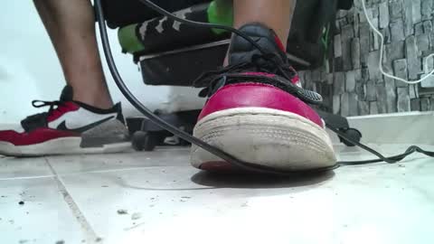 Snapshot of srfindomfeet_ chatting on 27, 4, 2026 sr master cum its my old account online show from 27, 4, 2026