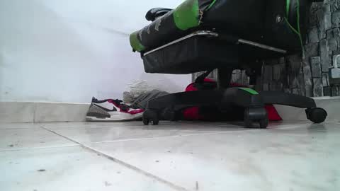 Snapshot of srfindomfeet_ chatting on 29, 4, 2026 sr master cum its my old account online show from 29, 4, 2026