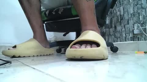 Snapshot of srfindomfeet_ chatting on 1, 5, 2026 sr master cum its my old account online show from 1, 5, 2026