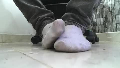 Snapshot of srfindomfeet_ chatting on 8, 5, 2026 sr master cum its my old account online show from 8, 5, 2026