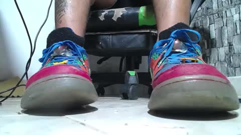 Snapshot of srfindomfeet_ chatting on 9, 5, 2026 sr master cum its my old account online show from 9, 5, 2026