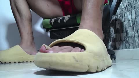 Snapshot of srfindomfeet_ chatting on 11, 5, 2026 sr master cum its my old account online show from 11, 5, 2026
