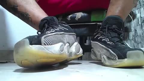 Snapshot of srfindomfeet_ chatting on 12, 5, 2026 sr master cum its my old account online show from 12, 5, 2026