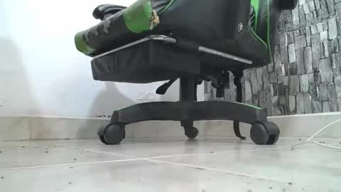 Snapshot of srfindomfeet_ chatting on 15, 5, 2026 sr master cum its my old account online show from 15, 5, 2026
