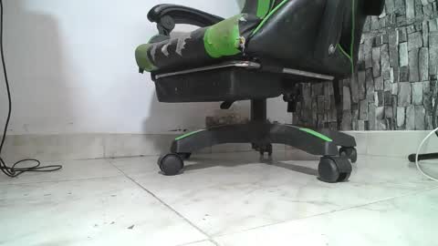 Snapshot of srfindomfeet_ chatting on 5, 6, 2026 sr master cum its my old account online show from 5, 6, 2026