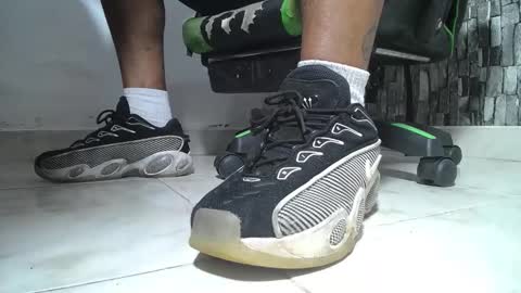Snapshot of srfindomfeet_ chatting on 7, 6, 2026 sr master cum its my old account online show from 7, 6, 2026