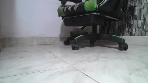 Snapshot of srfindomfeet_ chatting on 8, 6, 2026 sr master cum its my old account online show from 8, 6, 2026
