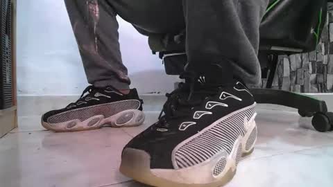 Snapshot of srfindomfeet_ chatting on 9, 6, 2026 sr master cum its my old account online show from 9, 6, 2026