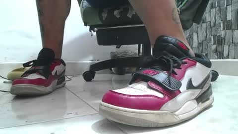 Snapshot of srfindomfeet_ chatting on 16, 6, 2026 sr master cum its my old account online show from 16, 6, 2026