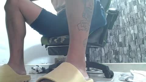 Snapshot of srfindomfeet_ chatting on 19, 6, 2026 sr master cum its my old account online show from 19, 6, 2026