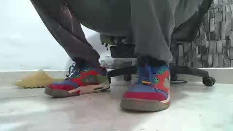 Snapshot of srfindomfeet_ chatting on 20, 6, 2026 sr master cum its my old account online show from 20, 6, 2026