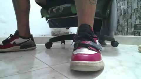 Snapshot of srfindomfeet_ chatting on 1, 7, 2026 sr master cum its my old account online show from 1, 7, 2026