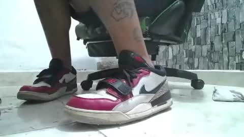Snapshot of srfindomfeet_ chatting on 7, 7, 2026 sr master cum its my old account online show from 7, 7, 2026