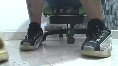 Snapshot of srfindomfeet_ chatting on 13, 7, 2026 sr master cum its my old account online show from 13, 7, 2026
