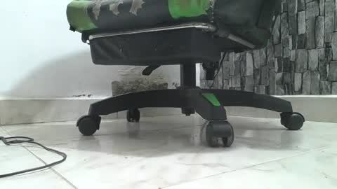 Snapshot of srfindomfeet_ chatting on 15, 7, 2026 sr master cum its my old account online show from 15, 7, 2026