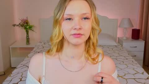 Snapshot of staceyyjones chatting on 7, 5, 2026 Stacey online show from 7, 5, 2026
