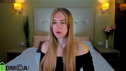 Snapshot of stacy_riiver chatting on 17, 9, 2025 Stacy Mon Tue Wed Thu Fri Sun GMT GMT 3 1000am - 0400pm online show from 17, 9, 2025