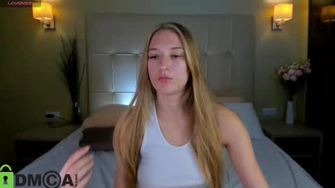 Snapshot of stacy_riiver chatting on 19, 9, 2025 Stacy Mon Tue Wed Thu Fri Sun GMT GMT 3 1000am - 0400pm online show from 19, 9, 2025