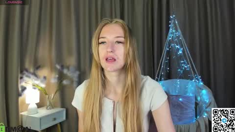 Snapshot of stacy_riiver chatting on 30, 9, 2025 Stacy Mon Tue Wed Thu Fri Sun GMT GMT 3 1000am - 0400pm online show from 30, 9, 2025