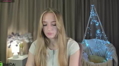 Snapshot of stacy_riiver chatting on 9, 10, 2025 Stacy Mon Tue Wed Thu Fri Sun GMT GMT 3 1000am - 0400pm online show from 9, 10, 2025