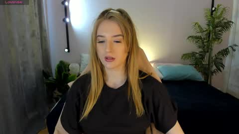 Snapshot of stacy_riiver chatting on 17, 5, 2026 Stacy Mon Tue Wed Thu Fri Sun GMT GMT 3 1000am - 0400pm online show from 17, 5, 2026
