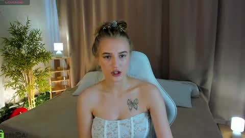 Snapshot of stacy_riiver chatting on 6, 6, 2026 Stacy Mon Tue Wed Thu Fri Sun GMT GMT 3 1000am - 0400pm online show from 6, 6, 2026