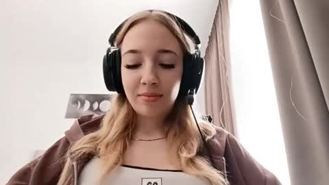 Mila online show from 16, 2, 2026