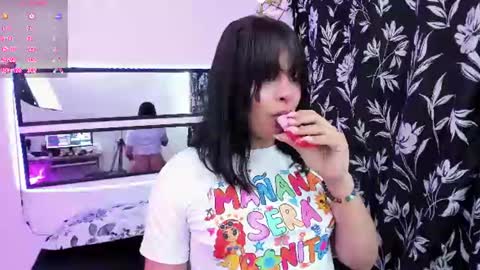 Snapshot of star_darling chatting on 12, 6, 2026 S T A R online show from 12, 6, 2026