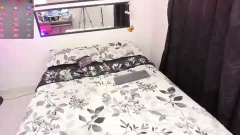 Snapshot of star_darling chatting on 28, 7, 2026 S T A R online show from 28, 7, 2026