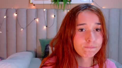 Snapshot of starrmoon__ chatting on 27, 5, 2026 M O O N online show from 27, 5, 2026