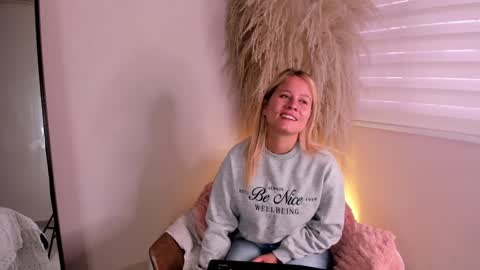 Stefanny   online show from 2, 1, 2025