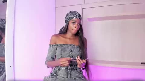 stefannyevans_ online show from 5, 3, 2026