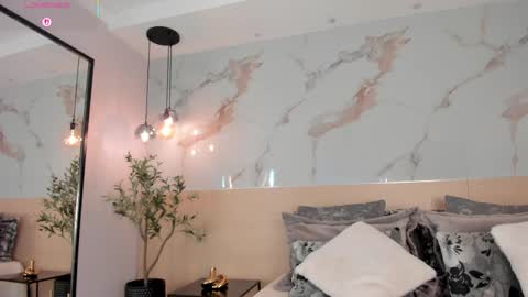    online show from 9, 4, 2026