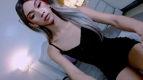 Snapshot of steffani_deluxe chatting on 22, 12, 2024 STEF online show from 22, 12, 2024