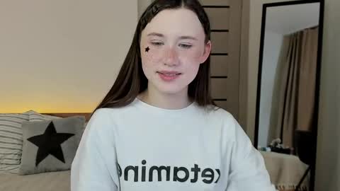 stella_sunny online show from 4, 4, 2026