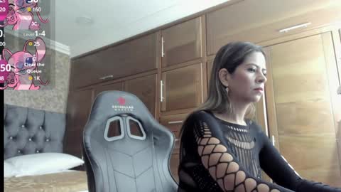 Snapshot of stella_xue chatting on 21, 12, 2024 Estella online show from 21, 12, 2024