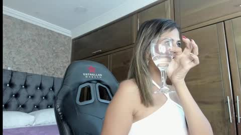 Snapshot of stella_xue chatting on 3, 1, 2025 Estella online show from 3, 1, 2025