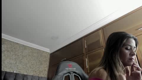 Snapshot of stella_xue chatting on 4, 1, 2025 Estella online show from 4, 1, 2025
